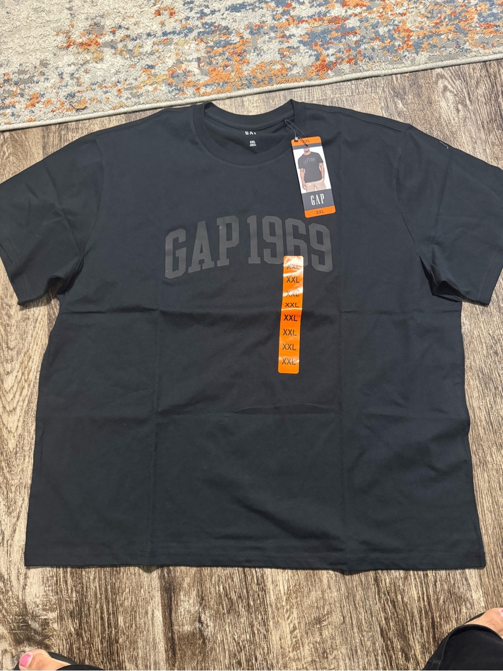 GAP Men's Black Crewneck T-Shirt with Subtle Logo